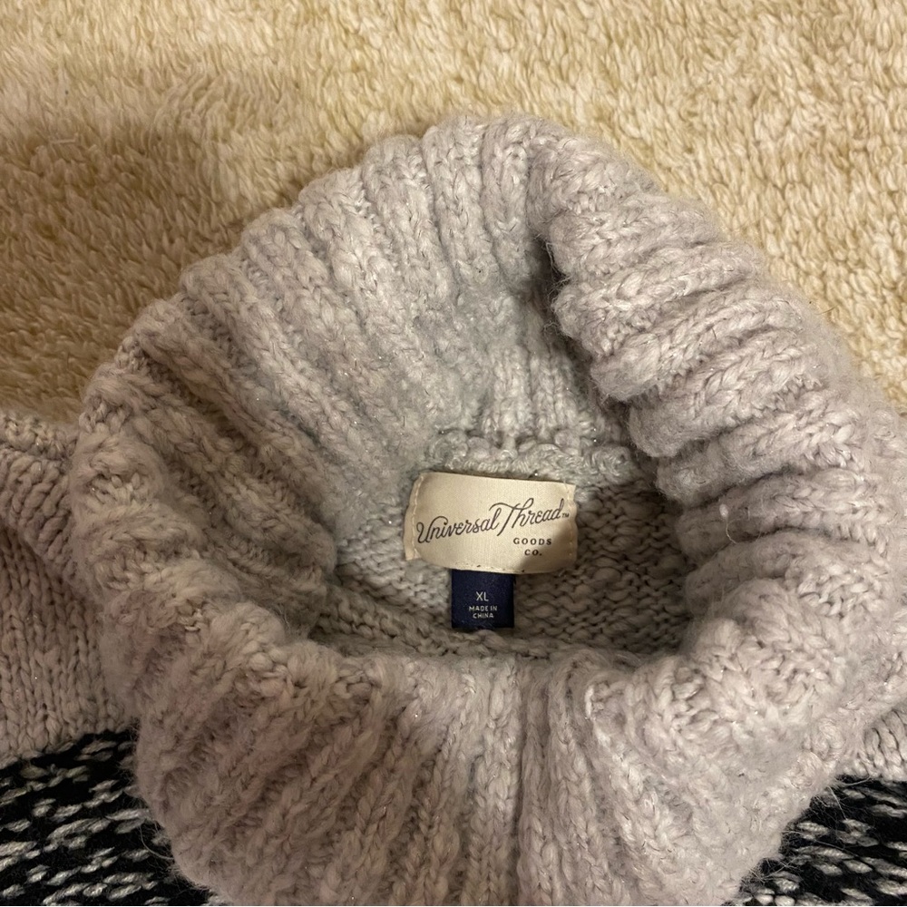 Universal Threads Sweater XL - Picture 4 of 4
